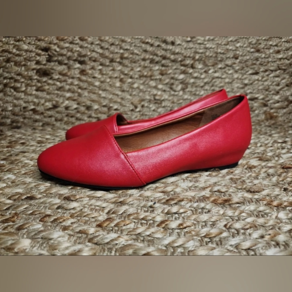 NEW Marbella 'Trina' Women's Red Flats US Size 8 M Red Shoes. Business Casual.
